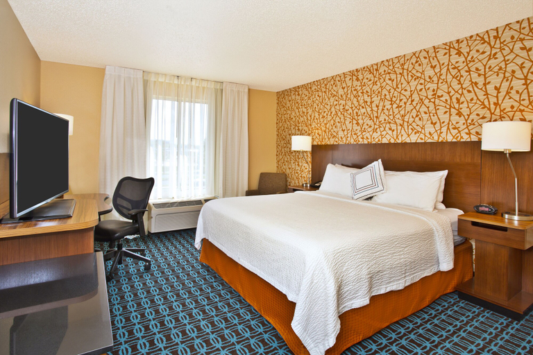 Bedroom 2, Fairfield Inn & Suites by Marriott Madison West/Middleton, Dane