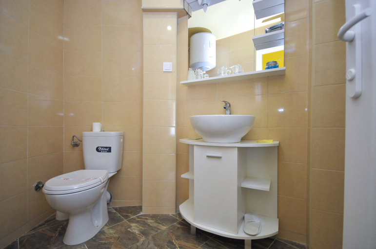 Bathroom 5, Oaza