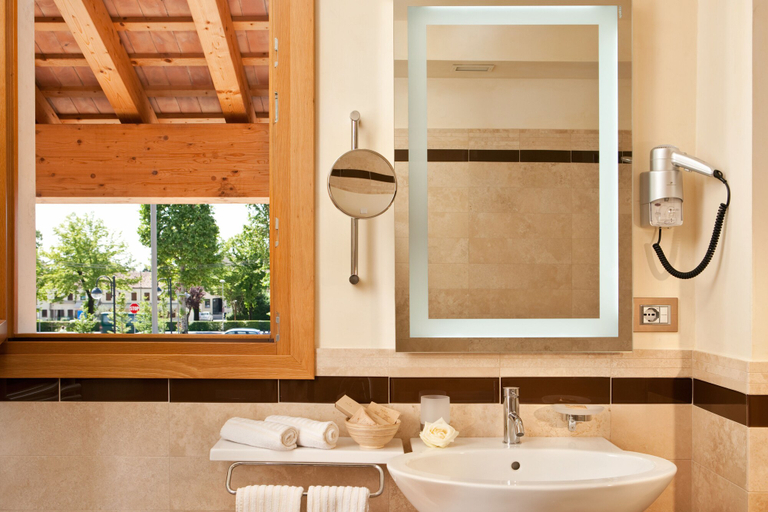 Bathroom 4, Al Tezzon Hotel, Padua