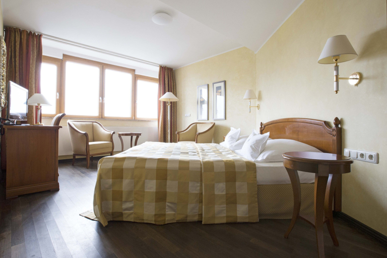 Bedroom 4, Gasthof Hotel Neuwirt, Ebersberg