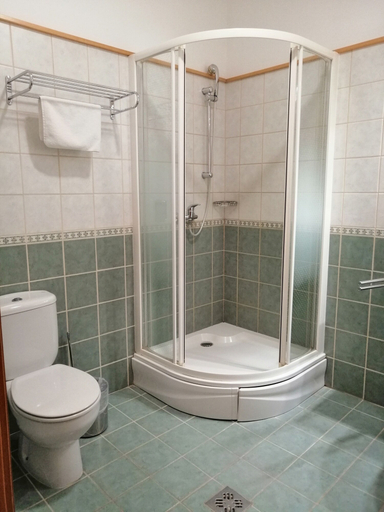 Bathroom 3, Józsi Bácsi Vendéglője és Szállodája, Szombathely