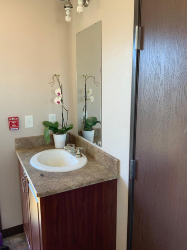 Bathroom 4, Karbani Inn, Eddy