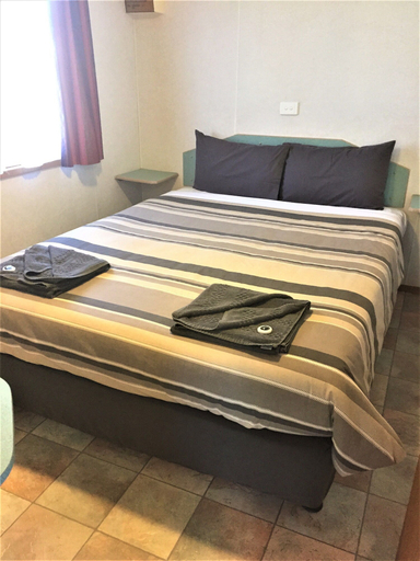 Bedroom 2, Junee Tourist Park, Junee