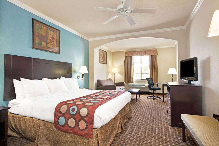 Bedroom 3, Super 8 by Wyndham IAH West/Greenspoint, Houston