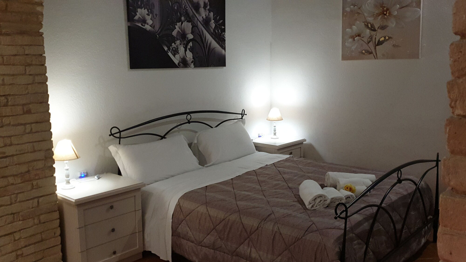 Bedroom 4, The Good Place, Cagliari