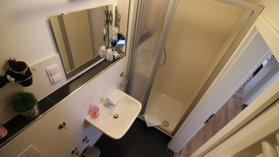 Bathroom 5, Aparthotel Paradies, Fulda