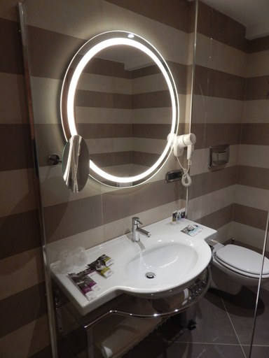 Bathroom 5, Mercure Rome Leonardo da Vinci Airport, Rome
