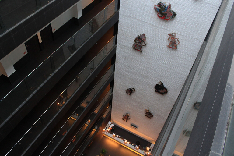 Exterior & Views 14