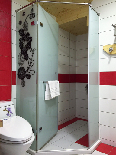 Bathroom 4, Applause In The Mountain, Chiayi County