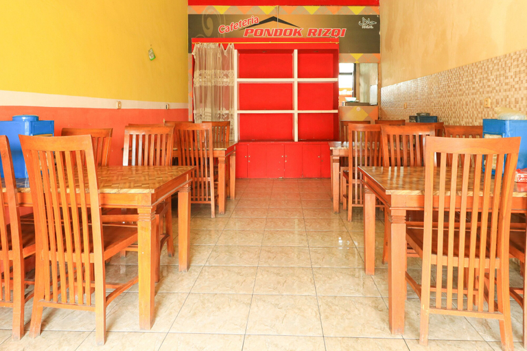 Food & Drinks, Penginapan Pondok Rizqi Syariah, Surabaya