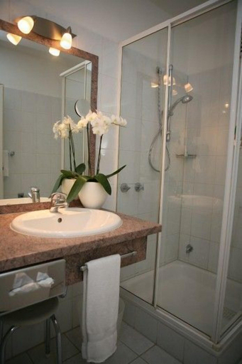 Bathroom 4, Lindenhof, Düsseldorf