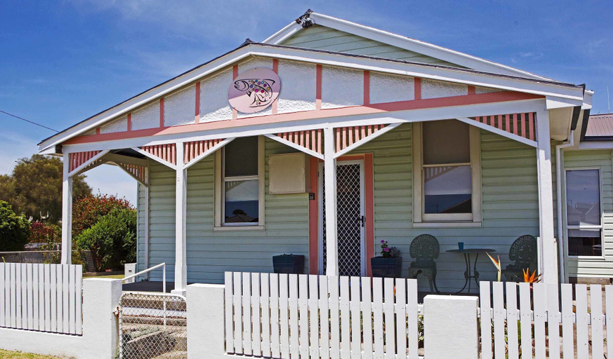 Exterior & Views, The Spotted Salmon Cottage, Central Coast - Pt A