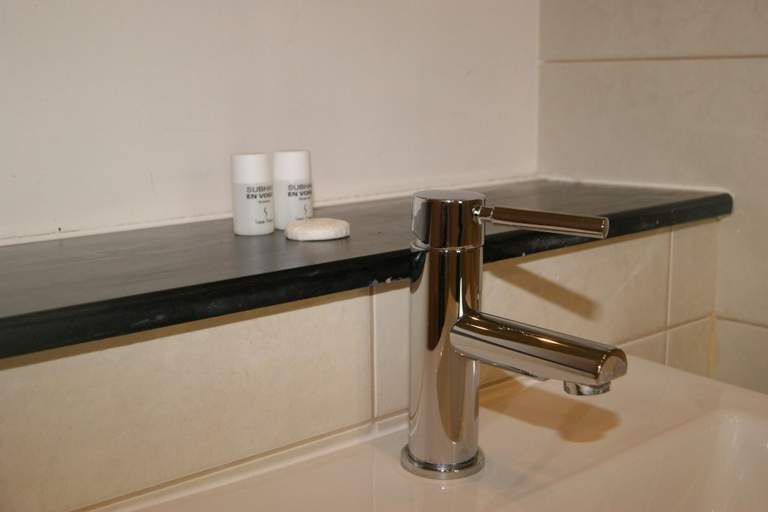 Bathroom 2, Merchant Quarters, Sefton