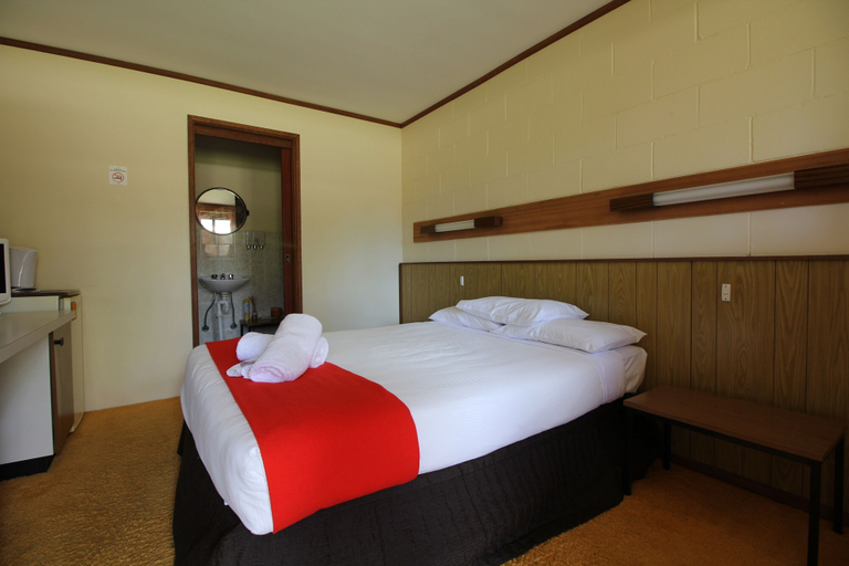 Bedroom 5, Snowy Mountains Resort and Function Centre, Snowy River