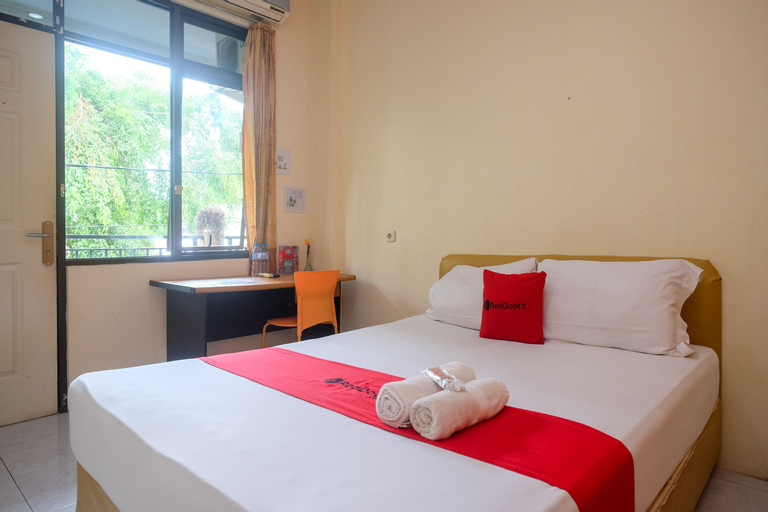 Bedroom 5, RedDoorz @ Jalan Pramuka Manado, Manado