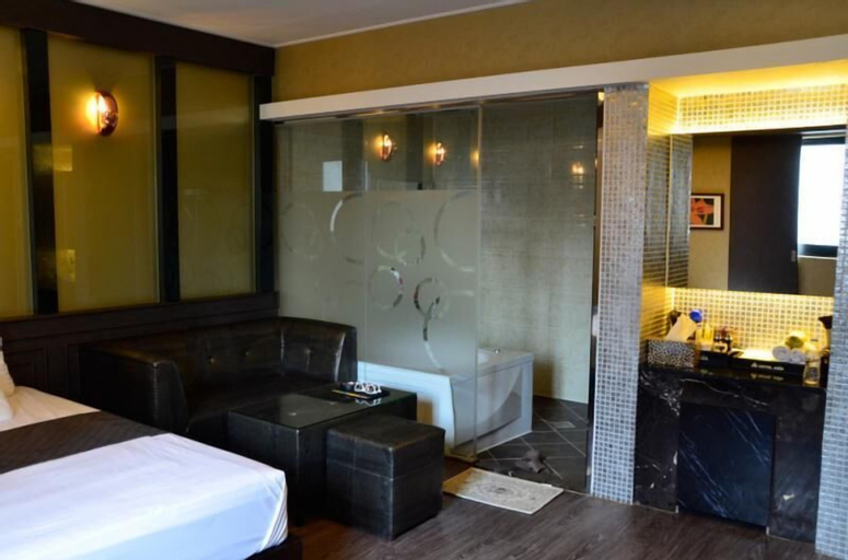 Bedroom 2, Hotel Asia, Buk