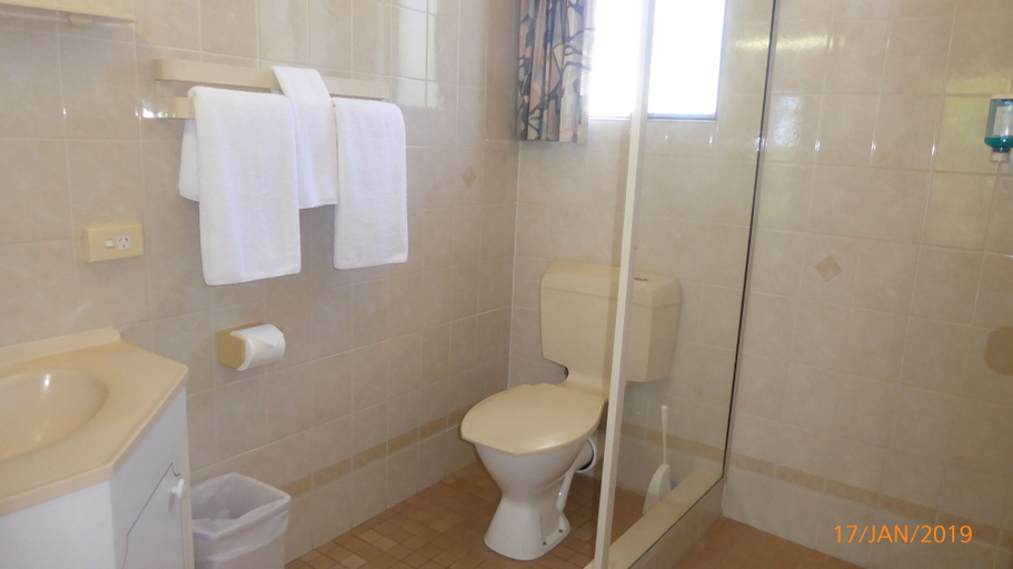 Bathroom 3, Tower Court Motel, Hervey Bay - Pt A