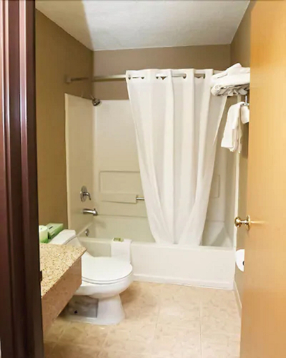 Bathroom 3, Super 8 by Wyndham Topeka/Wanamaker RD/I-70, Shawnee