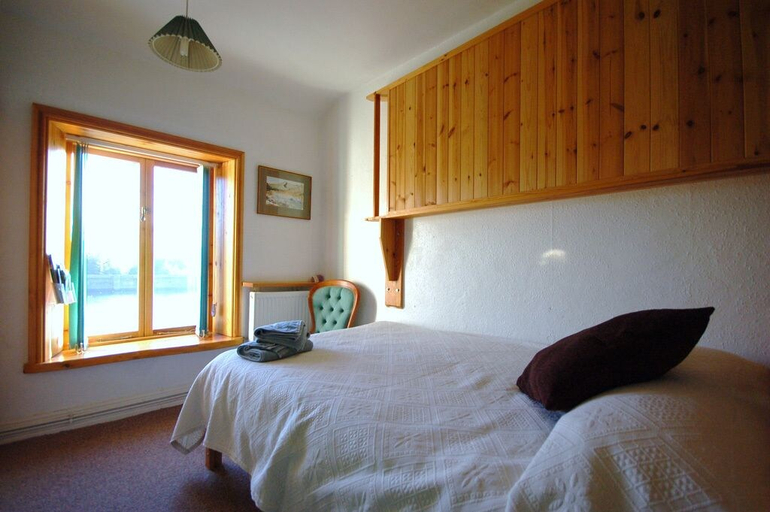 Bedroom 2, Bryn Elltyd Eco Self-Catering, Gwynedd