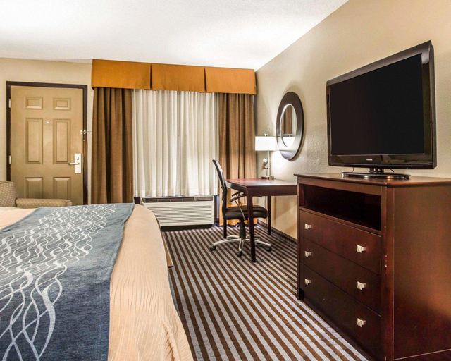 Bedroom 3, Comfort Inn & Suites Ballpark Area, Cobb