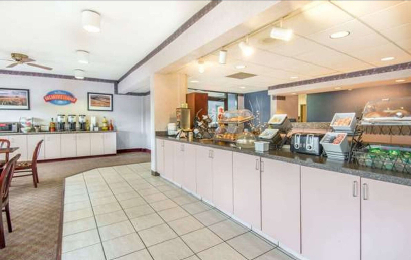 Food & Drinks 4, Baymont by Wyndham Topeka, Shawnee