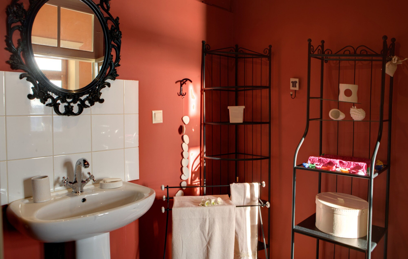 Bathroom, Dorothy's Dream, Crete