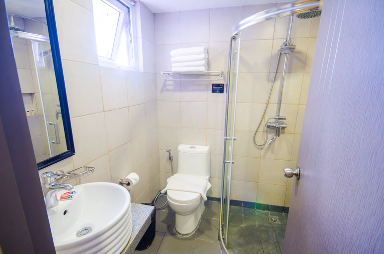 Bathroom 3, Jade Hotel & Suites, Makati City