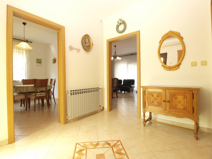 Others 5, Apartment 1704, Medulin