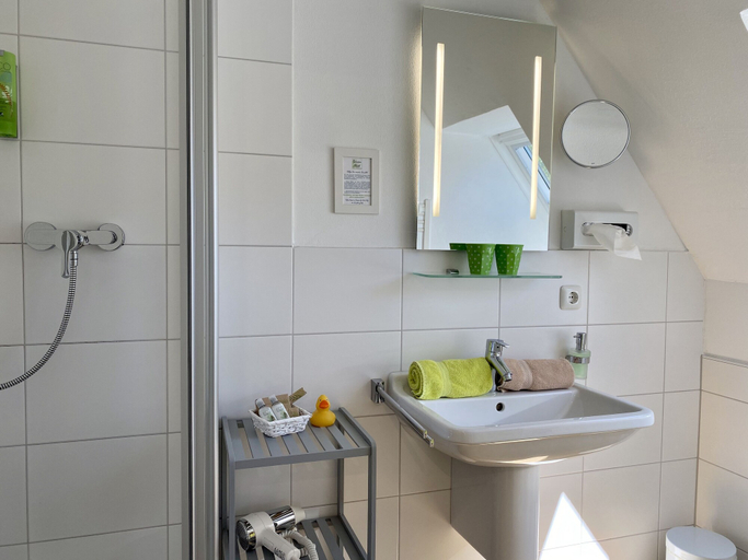 Bathroom 5, Hotel garni DünenNest, Nordfriesland