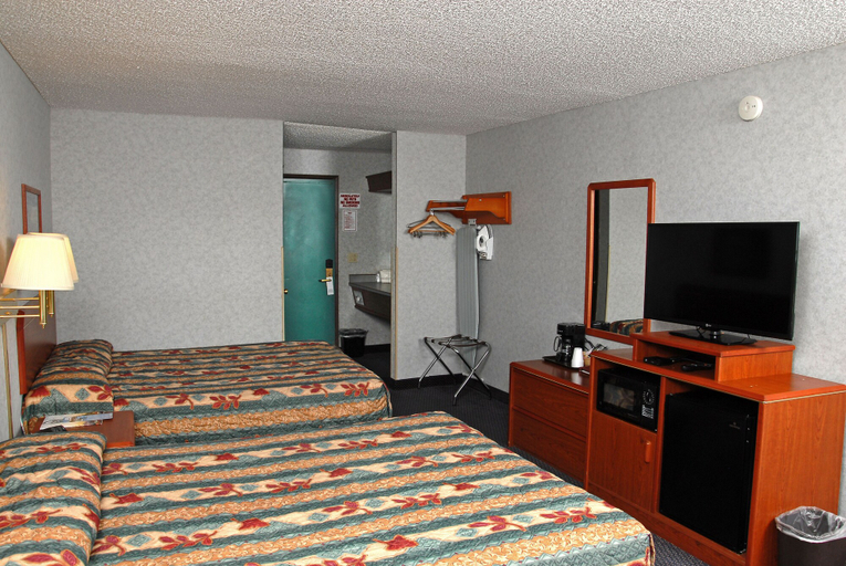 Bedroom 2, Redmond Inn, Deschutes