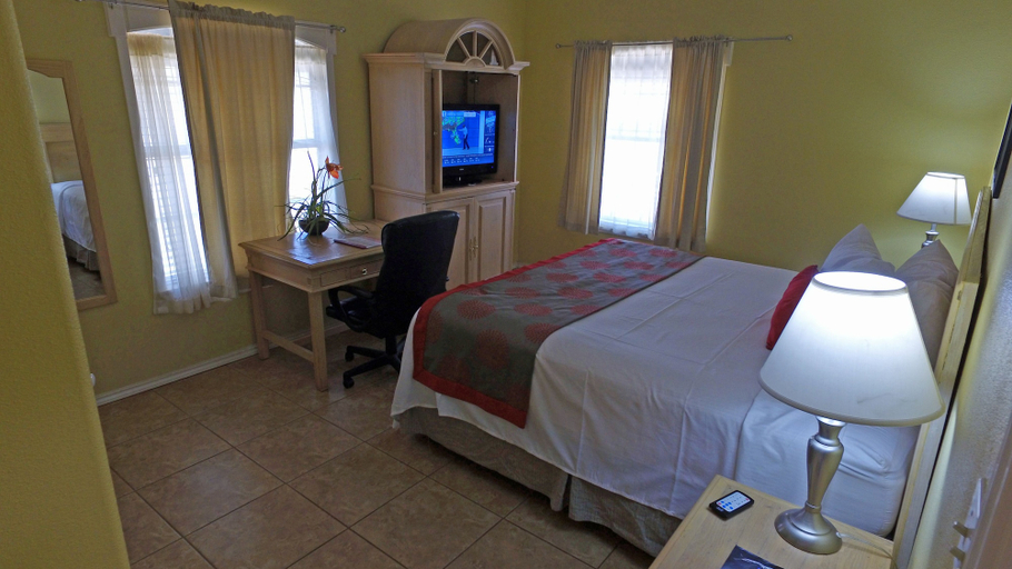 Bedroom 3, Ramada by Wyndham & Suites South Padre Island At the Beach, Cameron