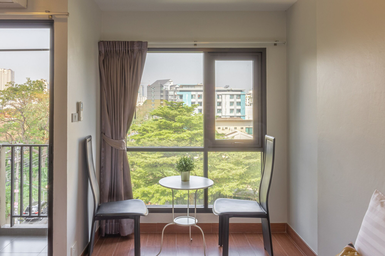 Exterior & Views 15
