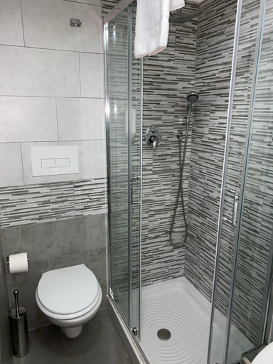 Bathroom 5, Hotel Leonardo da Vinci, Milano