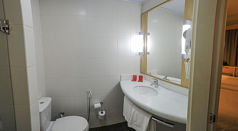 Bathroom 3, ibis Montenegro, Montenegro