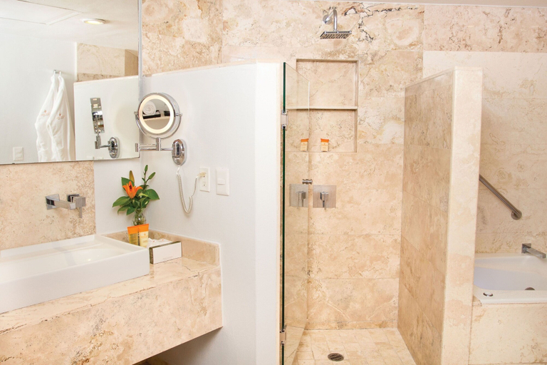 Bathroom 4, Sunscape Dorado Pacifico Ixtapa Resort & Spa - All Inclusive, José Azueta