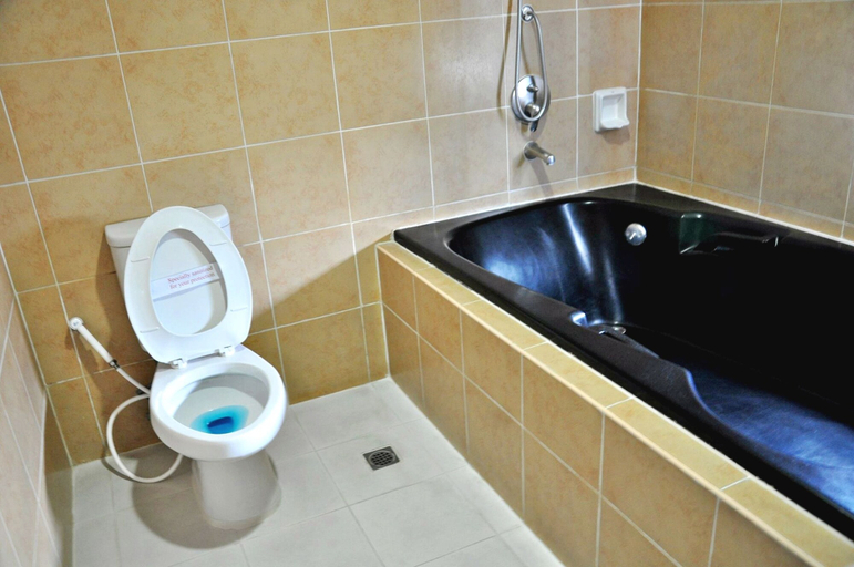 Bathroom 3, Jardin de Rosal Hotel, Pasig City