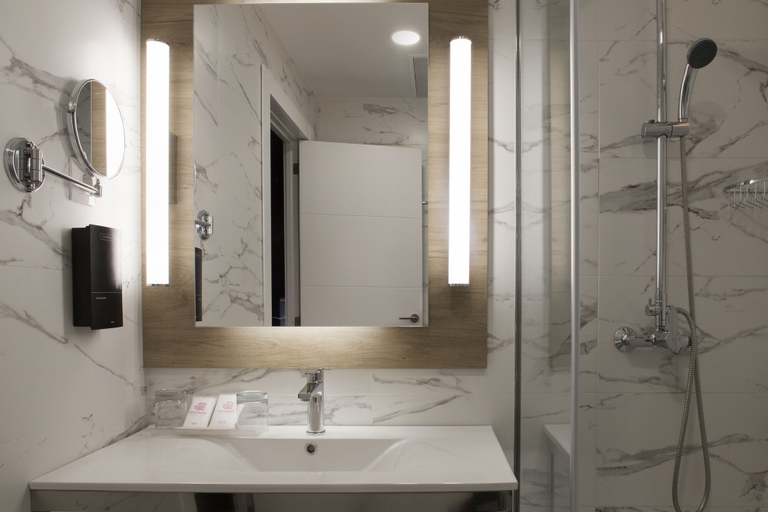 Bathroom 4, Petit Palace Arenal, Madrid