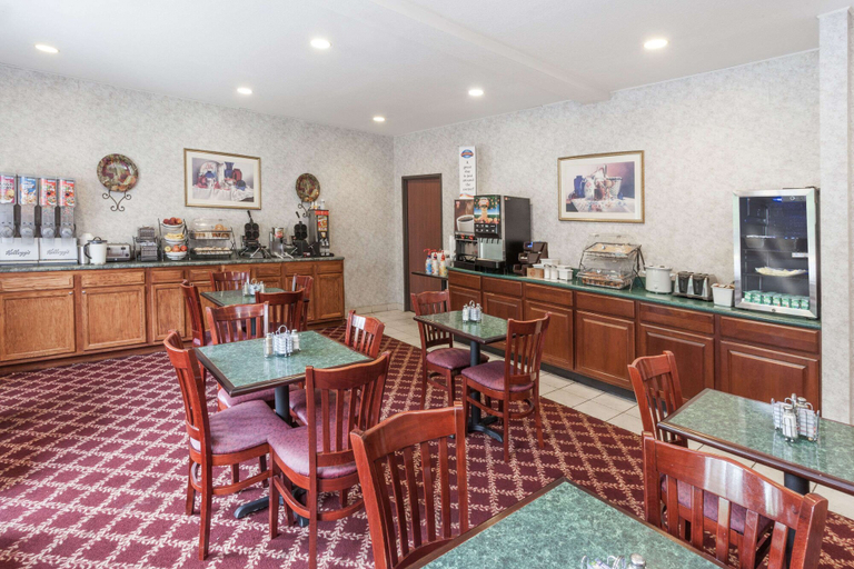 Food & Drinks 5, Baymont by Wyndham New Buffalo, Berrien
