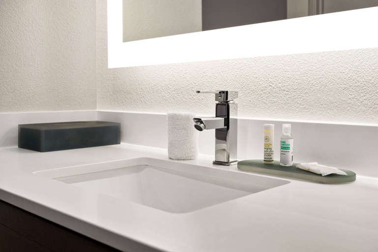 Bathroom 4, La Quinta Inn by Wyndham Columbus Dublin, Franklin