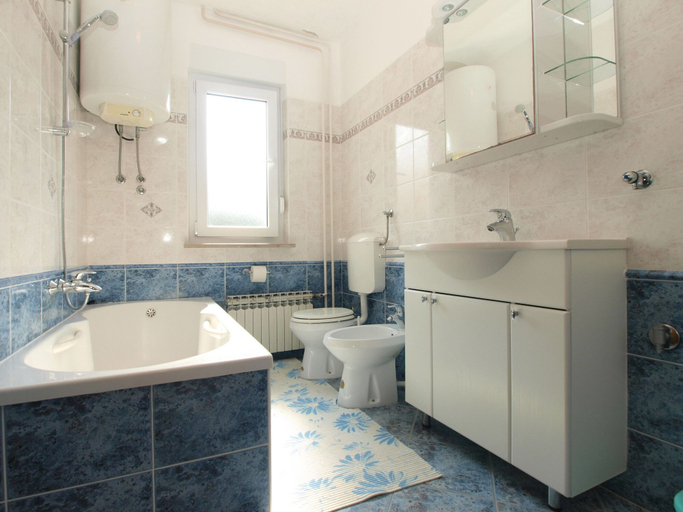 Bathroom 3, Apartment 1704, Medulin
