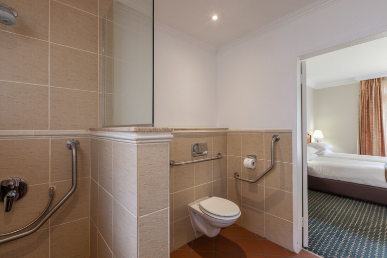 Bathroom 5, Courtyard Hotel Arcadia, City of Tshwane