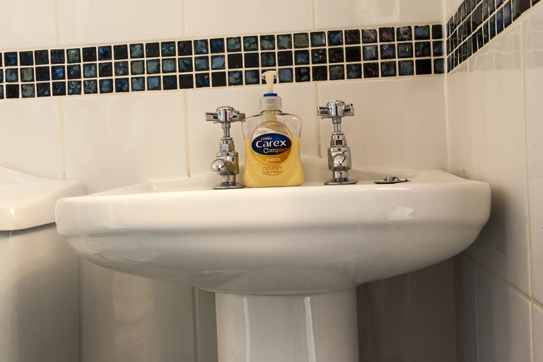 Bathroom 4, Bank Guest House, Highland