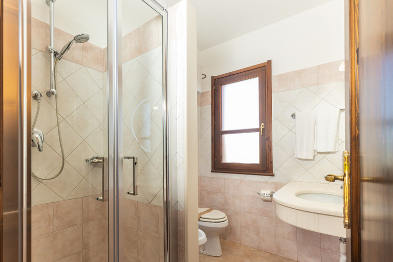 Bathroom 4, Hotel Genna e Masoni, Ogliastra