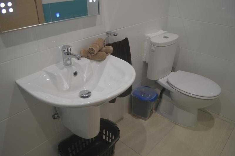 Bathroom 4, Estrella Lodging