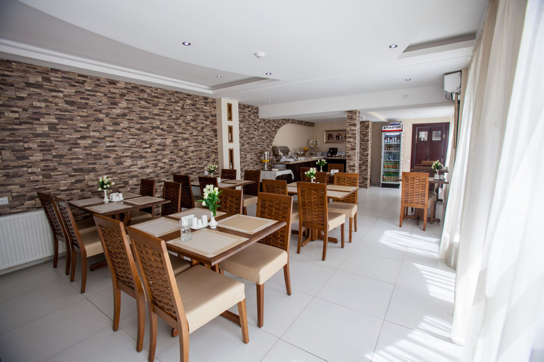Food & Drinks 5, Rustaveli Palace, Tbilisi