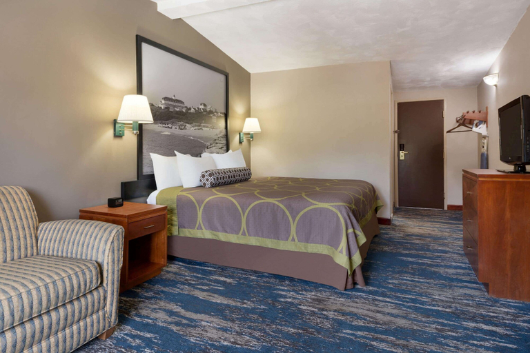 Bedroom 4, Super 8 by Wyndham West Greenwich/Providence, Kent