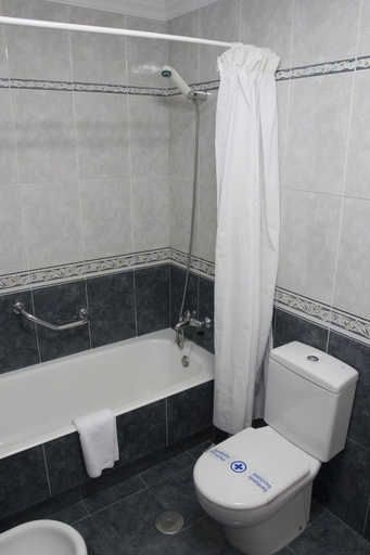 Bathroom 5, Hotel Villa de Laredo, Málaga