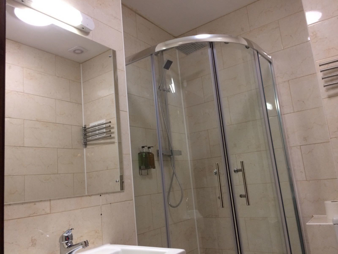 Bathroom 3, Crosshill House, Glasgow