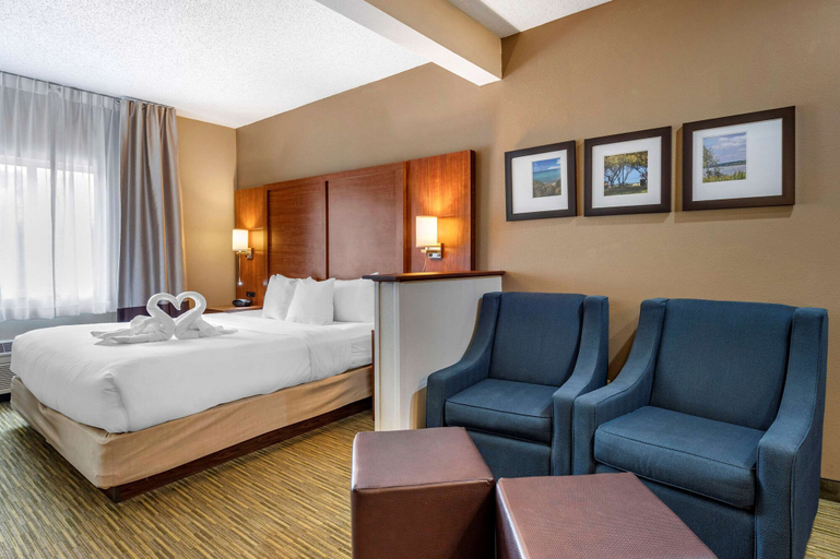 Bedroom 3, Comfort Suites Elkhart North, Elkhart