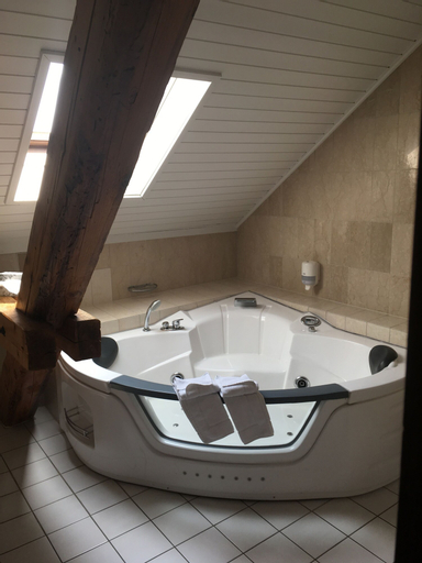 Bedroom 4, Hotel Baeren, Aarau